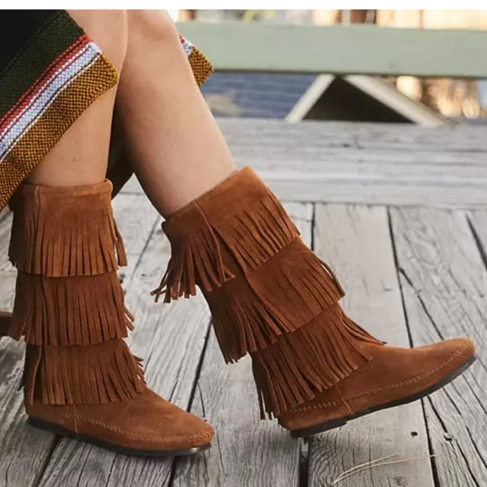 Minnetonka New!!!! 2-Layer Calf High Fringe Boot - image 1